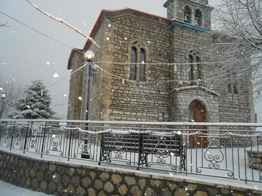 Oihalia Guesthouse Fidhákia Exteriör bild