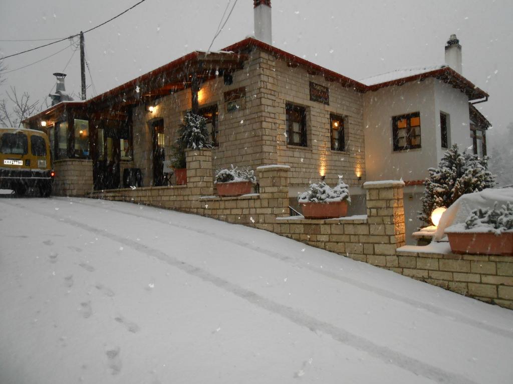 Oihalia Guesthouse Fidhákia Exteriör bild