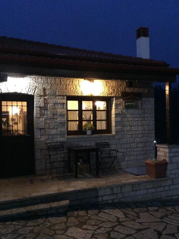 Oihalia Guesthouse Fidhákia Exteriör bild