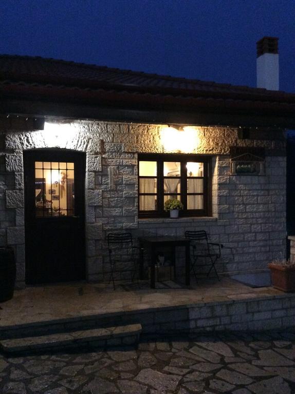 Oihalia Guesthouse Fidhákia Exteriör bild