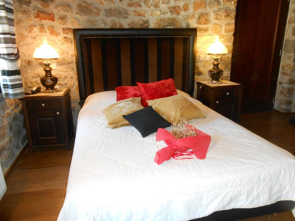 Oihalia Guesthouse Fidhákia Exteriör bild