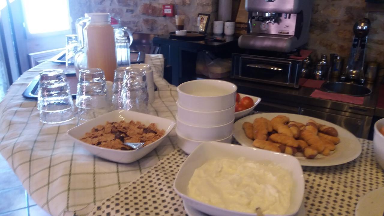 Oihalia Guesthouse Fidhákia Exteriör bild